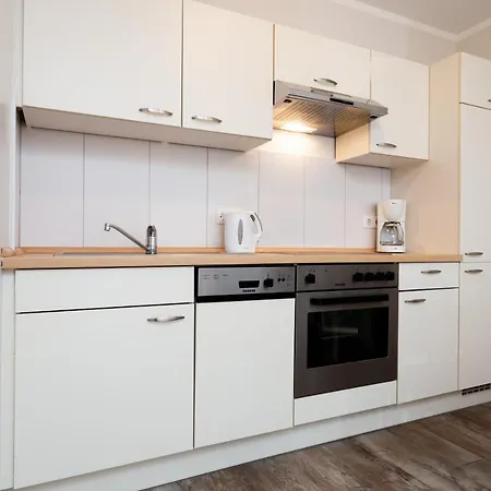 strandnahe FeWo mit Balkon, Residenz Bel Vital Wohnung 02, Binz Apartment *